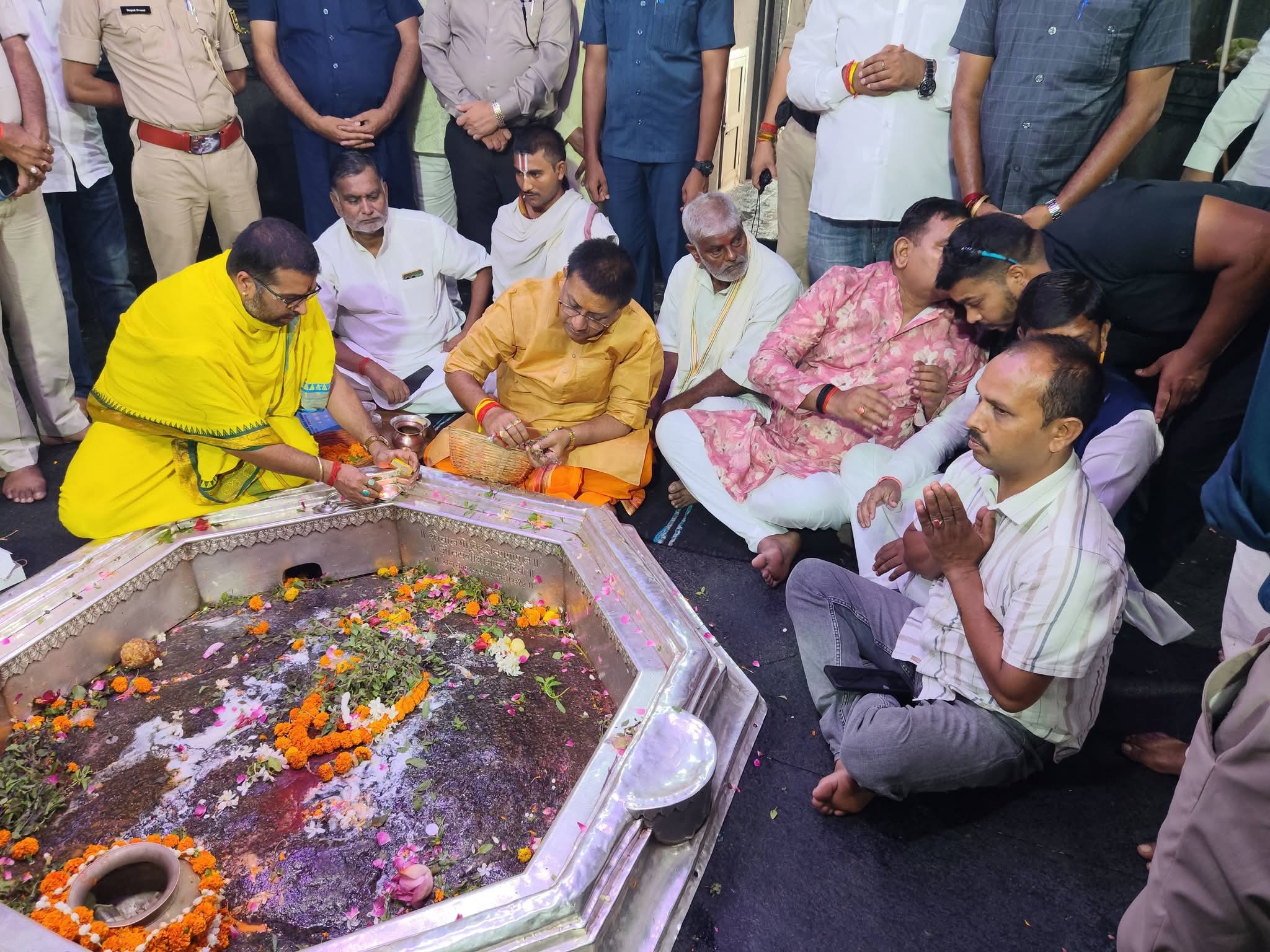 गया पहुंचे पथ निर्माण मंत्री,विष्णुपद मंदिर में की पूजा–अर्चना
