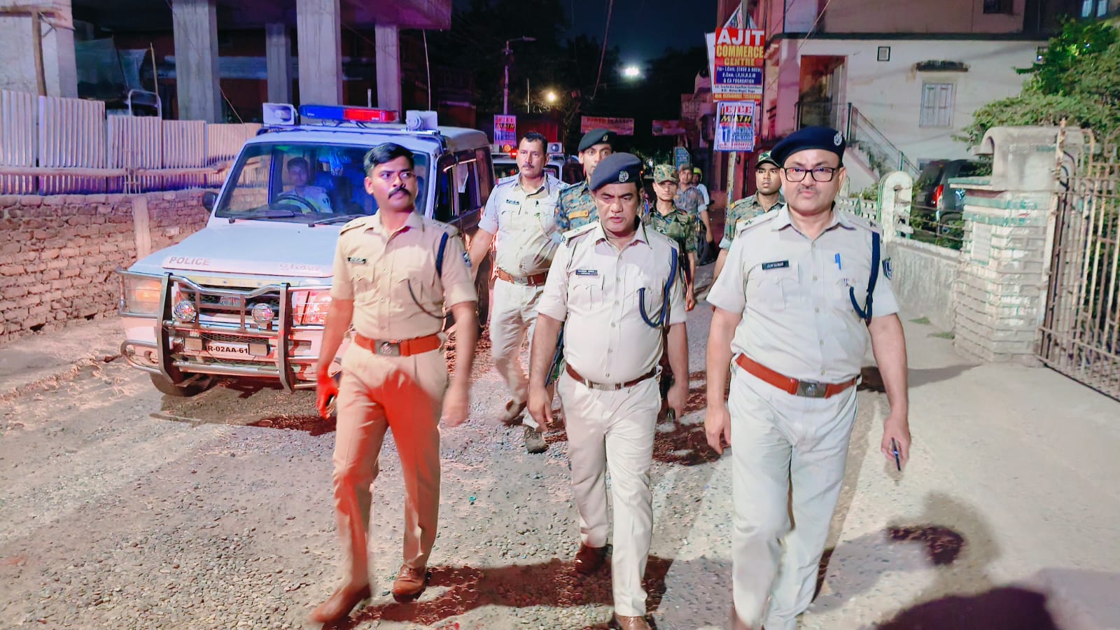 “SI परीक्षा से पहले गया में पुलिस का नाइट एक्शन: होटल-लॉज में आधी रात जांच”