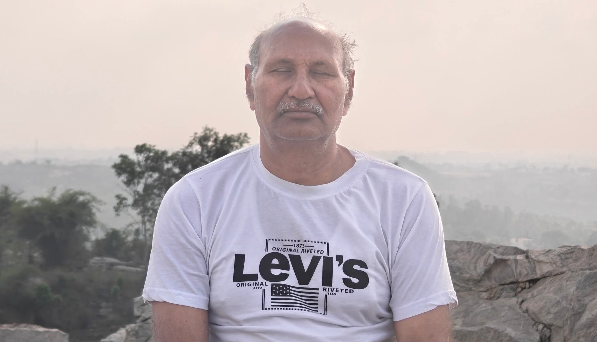 “लव गुरु” का प्रेम से दूरी तो राजनीति से बढ़ी नजदीकी,मटुकनाथ पर चढ़ा सियासी रंग, किया FB पोस्ट