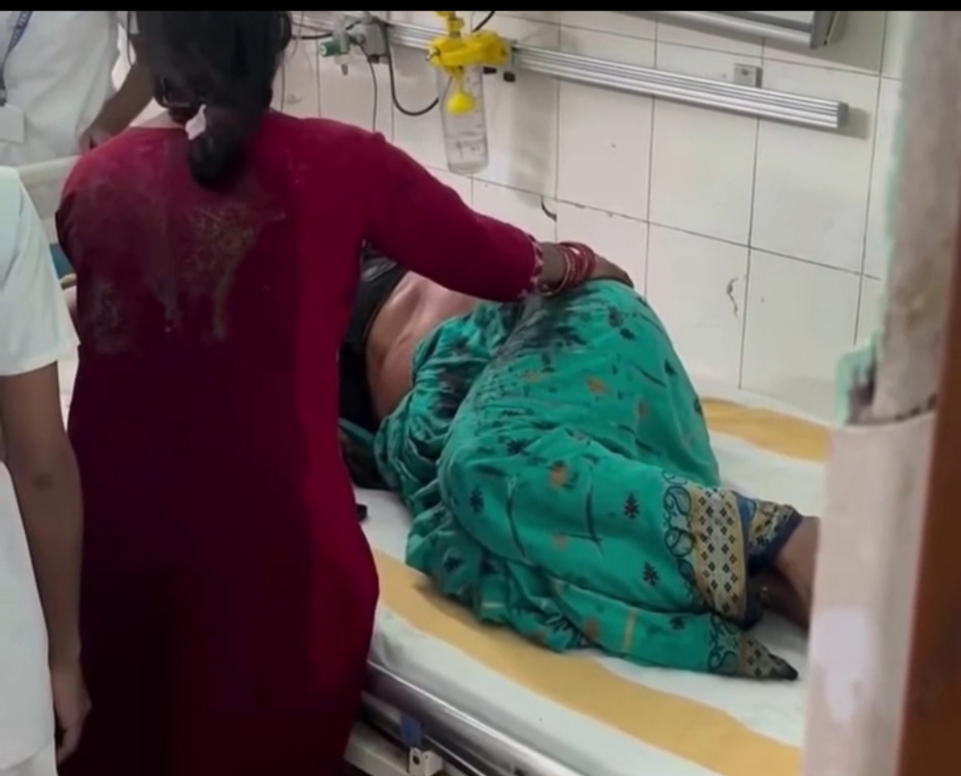 टिकारी में दिनदहाड़े फायरिंग से दहशत, फायरिंग में महिला घायल,पुलिस ने आरोपी को दबोचा