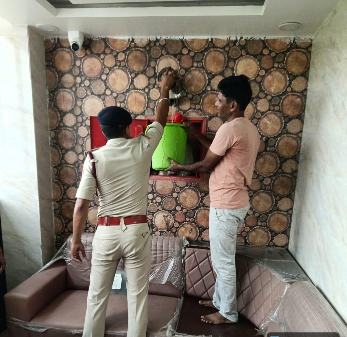 बोधगया में अग्निशमन विभाग की बड़ी कार्रवाई: इंडो-भूटान हाउस में मिली अग्नि सुरक्षा की कमी, जारी किया नोटिस