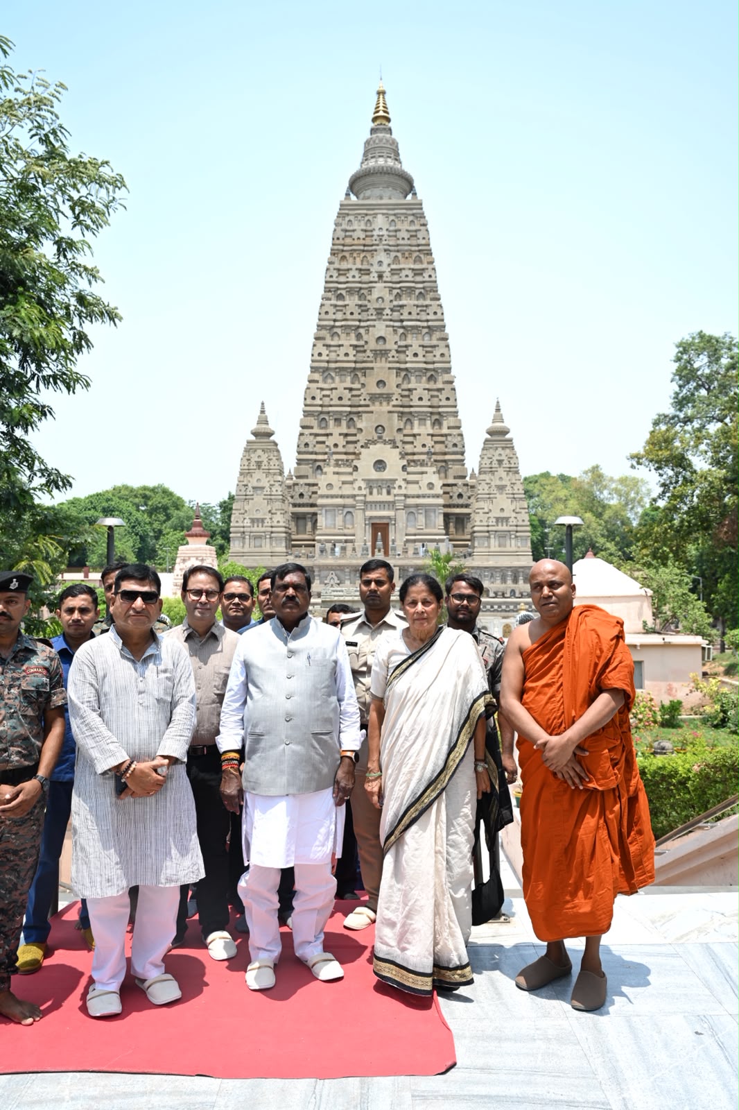 महाबोधी मंदिर पहुंचे पर्यटन मंत्री केदार प्रसाद गुप्ता, कहा- आत्मिक सुख की हुई अनुभूति,की पूजा अर्चना
