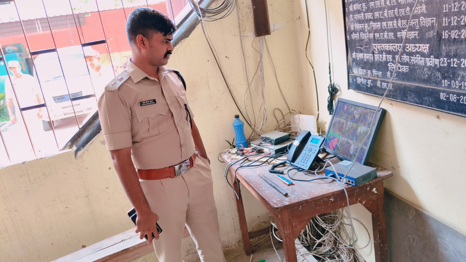मद्यनिषेध सिपाही भर्ती परीक्षा में बड़ा फर्जीवाड़ा, एक बना डुप्लीकेट अभ्यर्थी तो दूसरा निकला हाईटेक नकलची