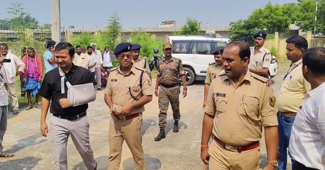 गया में PACS चुनाव में हुआ बवाल: चिताब कला में प्रत्याशियों के समर्थकों के बीच रोड़ेबाजी, आधा दर्जन से अधिक घायल