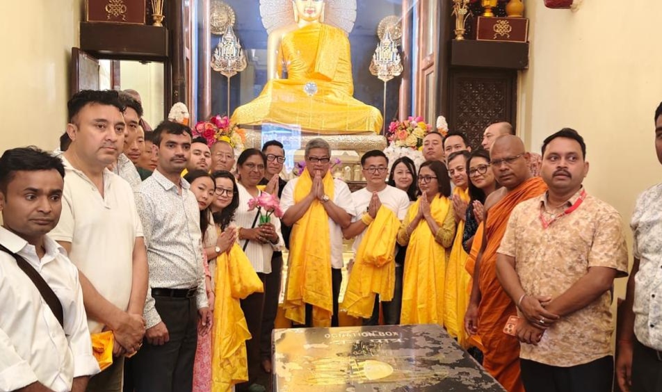 महाबोधि मंदिर में सिक्किम हाईकोर्ट के न्यायमूर्ति व पटना हाई कोर्ट के मुख्य न्यायाधीश के परिजनों ने किया दर्शन, विश्व शांति की कामना