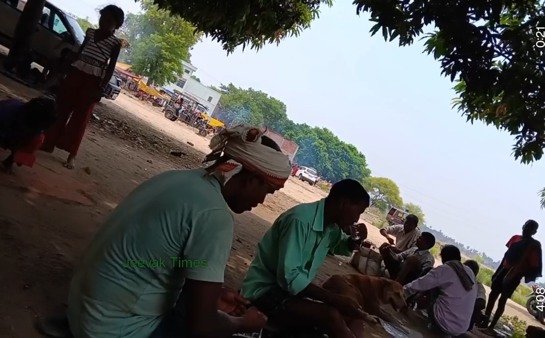 शराब के है शौकीन? गया के इस बाजार में खुलेआम बिक रही देशी महुआ शराब,शराब के शौकीनों की लगती है महफिल!