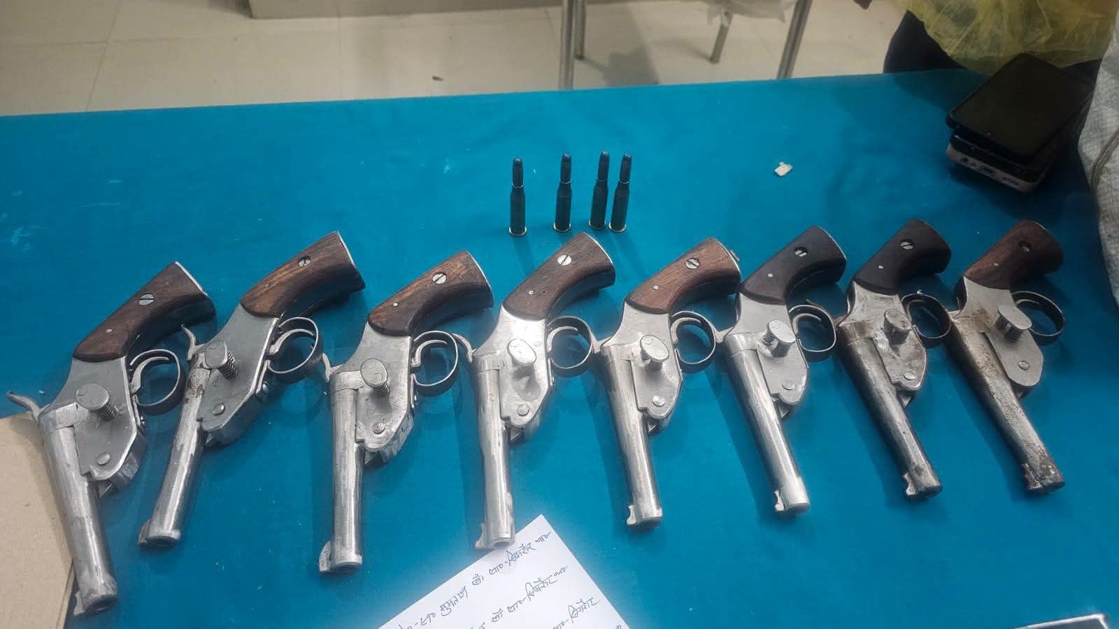 गया में STF और पुलिस की बड़ी कार्रवाई, 8 देसी कट्टा व जिंदा कारतूस के साथ 2 गिरफ्तार