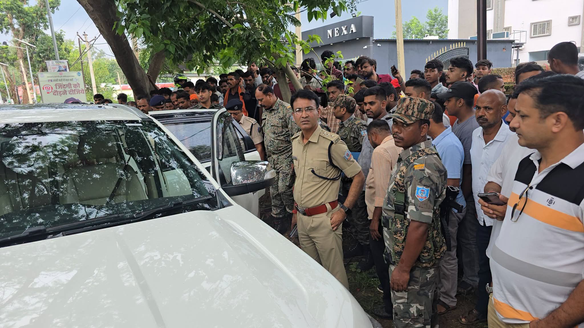 चतरा में एसपी आवास के बाहर दिनदहाड़े हत्या, बेलागंज विधायक के पुत्र रॉकी यादव के बॉडीगार्ड ने साथी को मारी गोली