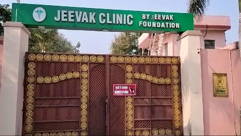 बोधगया में मॉनेस्ट्री की छत से गिरा बौद्ध भिक्षु, जीवक क्लीनिक की एम्बुलेंस ने दिखाई तत्परता