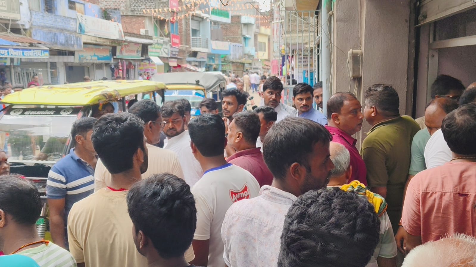 जबलपुर की 14.87 किलो सोना लूट का गया कनेक्शन! एमपी पुलिस ने ज्वेलरी दुकानों में खंगाले रिकॉर्ड, एक युवक हिरासत में