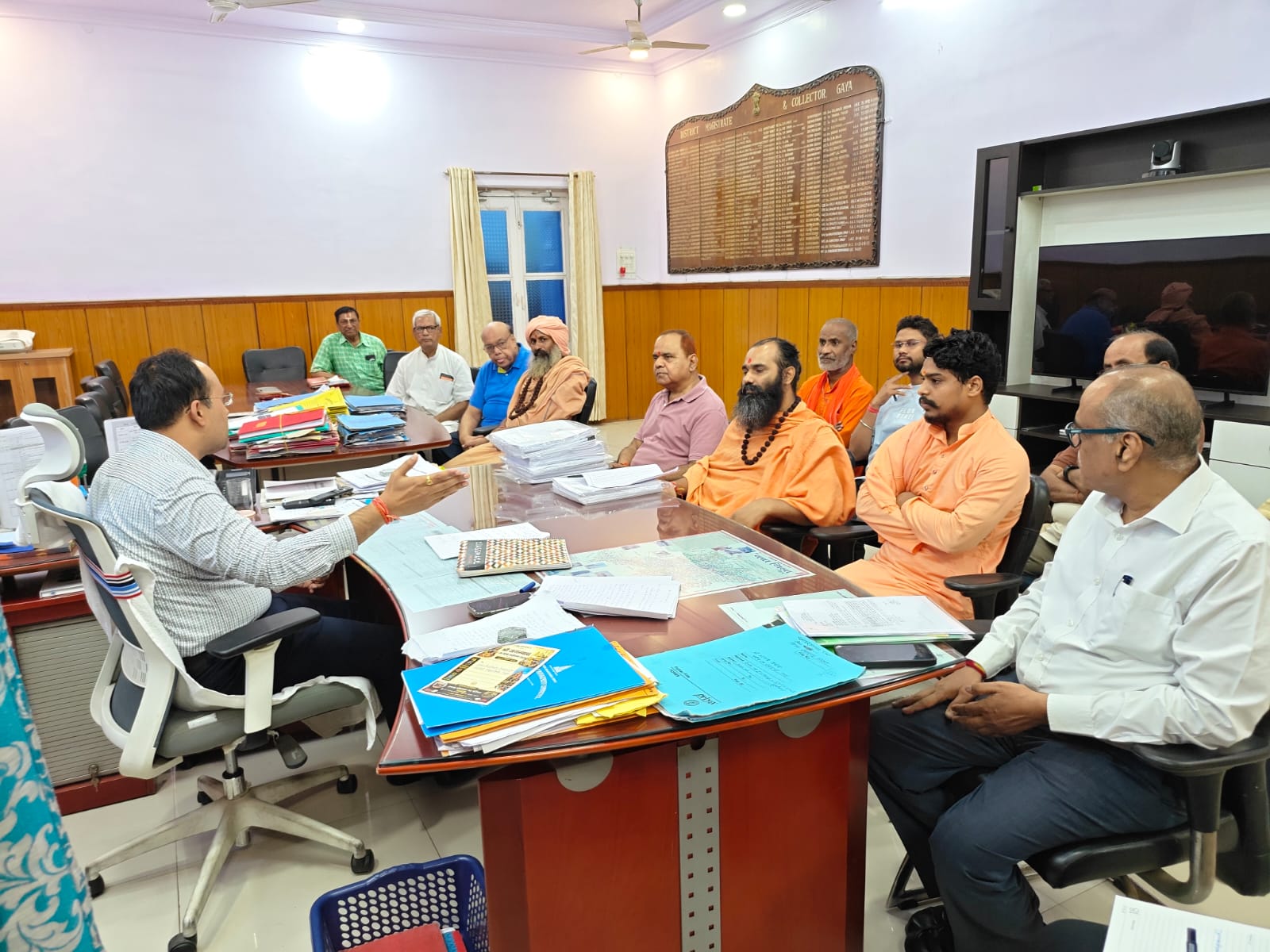 गया में मंदिर-मठों की जमीन होगी पूरी तरह सुरक्षित, अवैध कब्जा और फर्जी जमाबंदी पर होगी सख्त कार्रवाई: डीएम