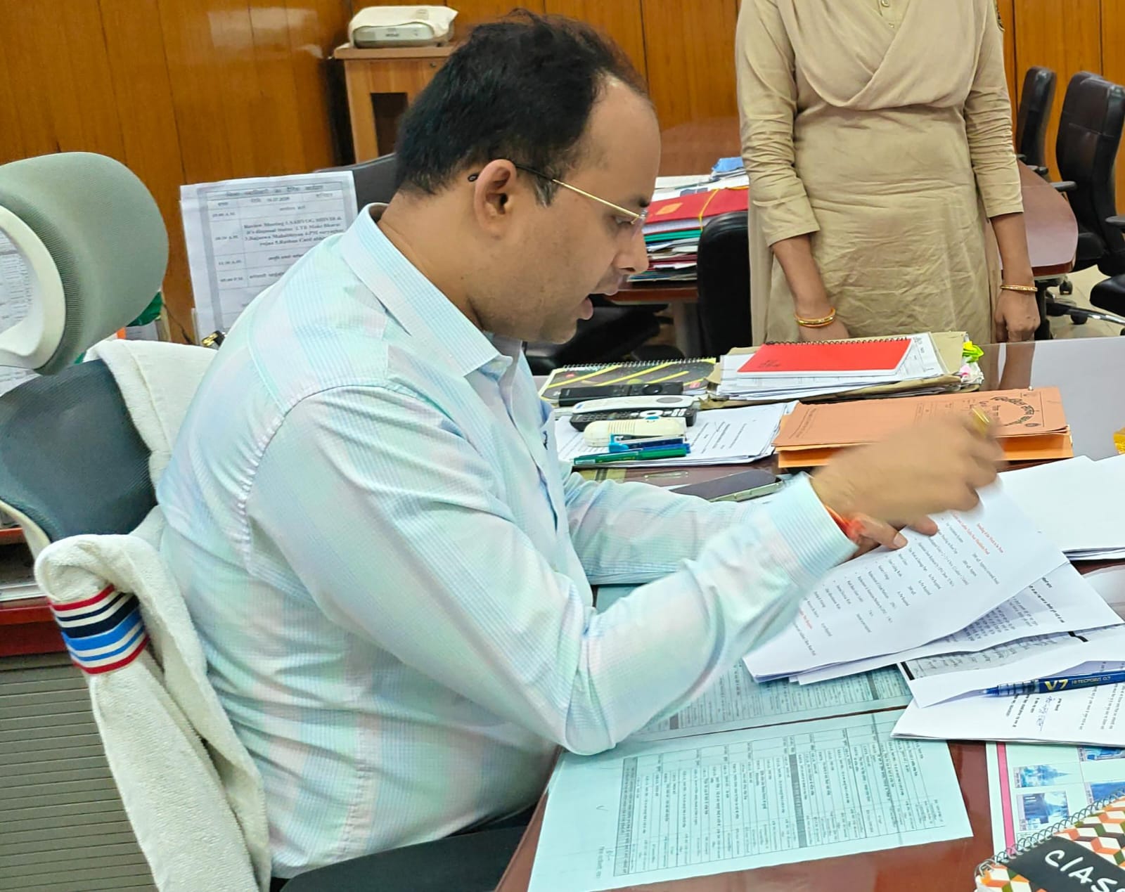 दाखिल-खारिज से ई-नापी तक लापरवाही, बोधगया के तत्कालीन सीओ पर गिरी गाज,डीएम ने अनुशासनिक कार्रवाई की कि अनुशंसा