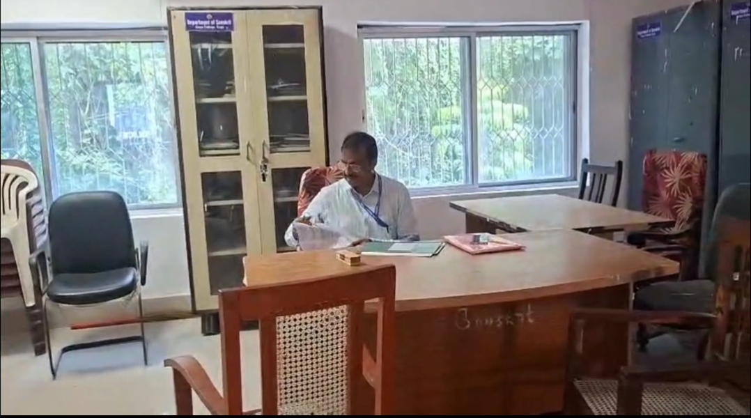गया कॉलेज में महिला प्रोफेसर से कथित मारपीट का मामला: सहायक प्राध्यापक शिवजी पांडेय पर एफआईआर, लंबे समय से प्रताड़ना का आरोप