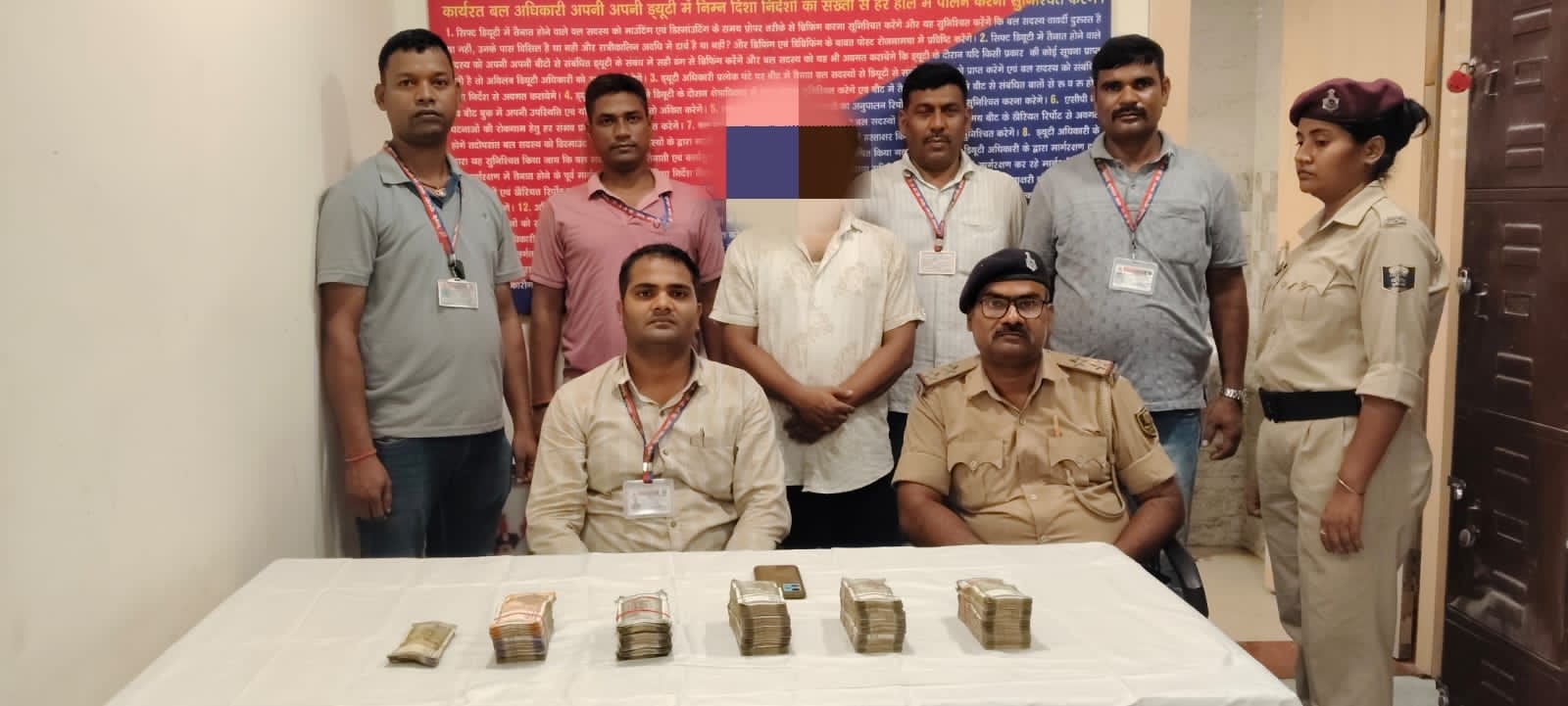 न दस्तावेज, न हिसाब… गया स्टेशन पर 10 लाख कैश के साथ युवक डिटेन, आयकर विभाग को सौंपा