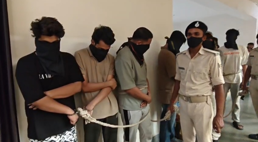 गया में इंटरनेशनल साइबर गैंग का पर्दाफाश, विदेशी नागरिकों को लगाते थे करोड़ों की चपत,9 शातिर गिरफ्तार