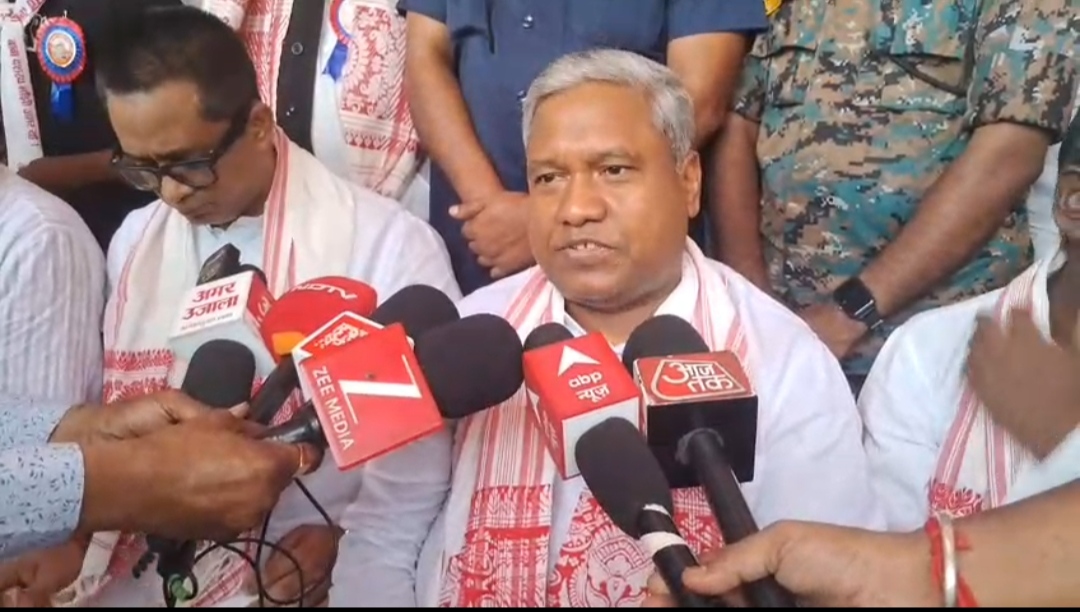 ‘शराबबंदी के पक्षधर रहे तेजस्वी अब क्यों उठा रहे सवाल?’ मंत्री संतोष सुमन ने घेरा